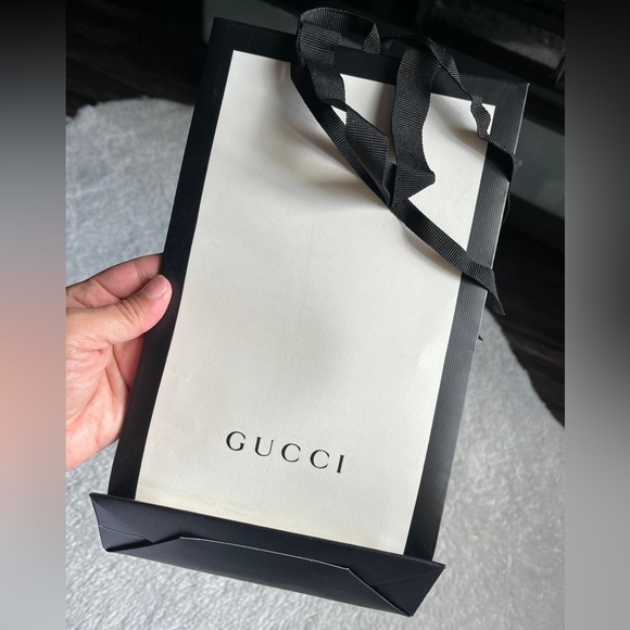 SOLD- Gucci Giftbag - Picture 2 of 3